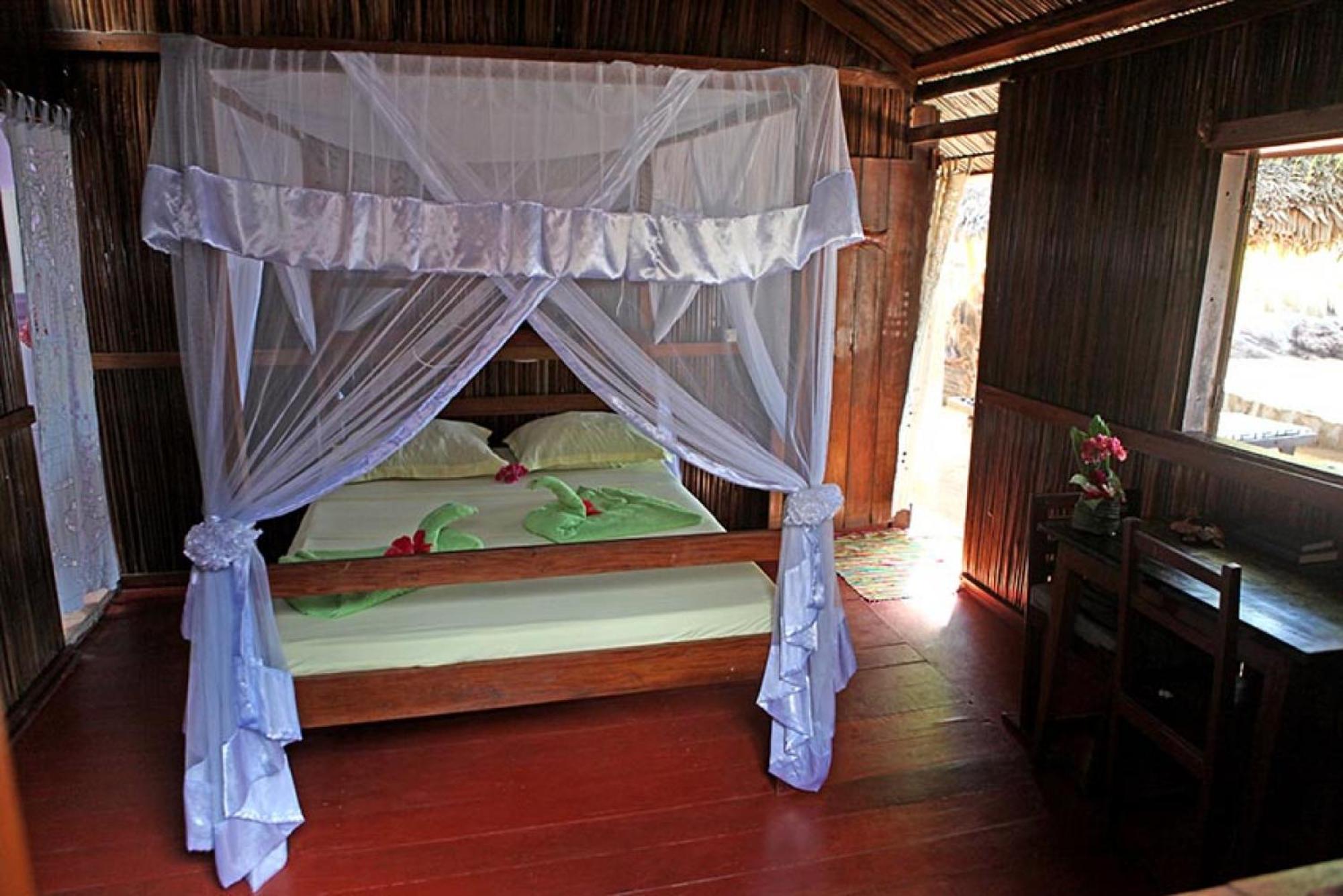 Chez Yolande Hotel Ampangorinana Екстериор снимка