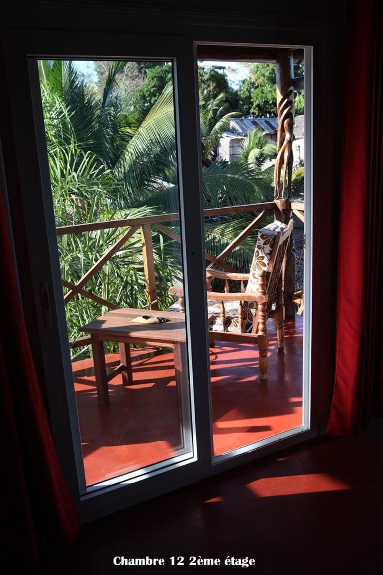 Chez Yolande Hotel Ampangorinana Екстериор снимка