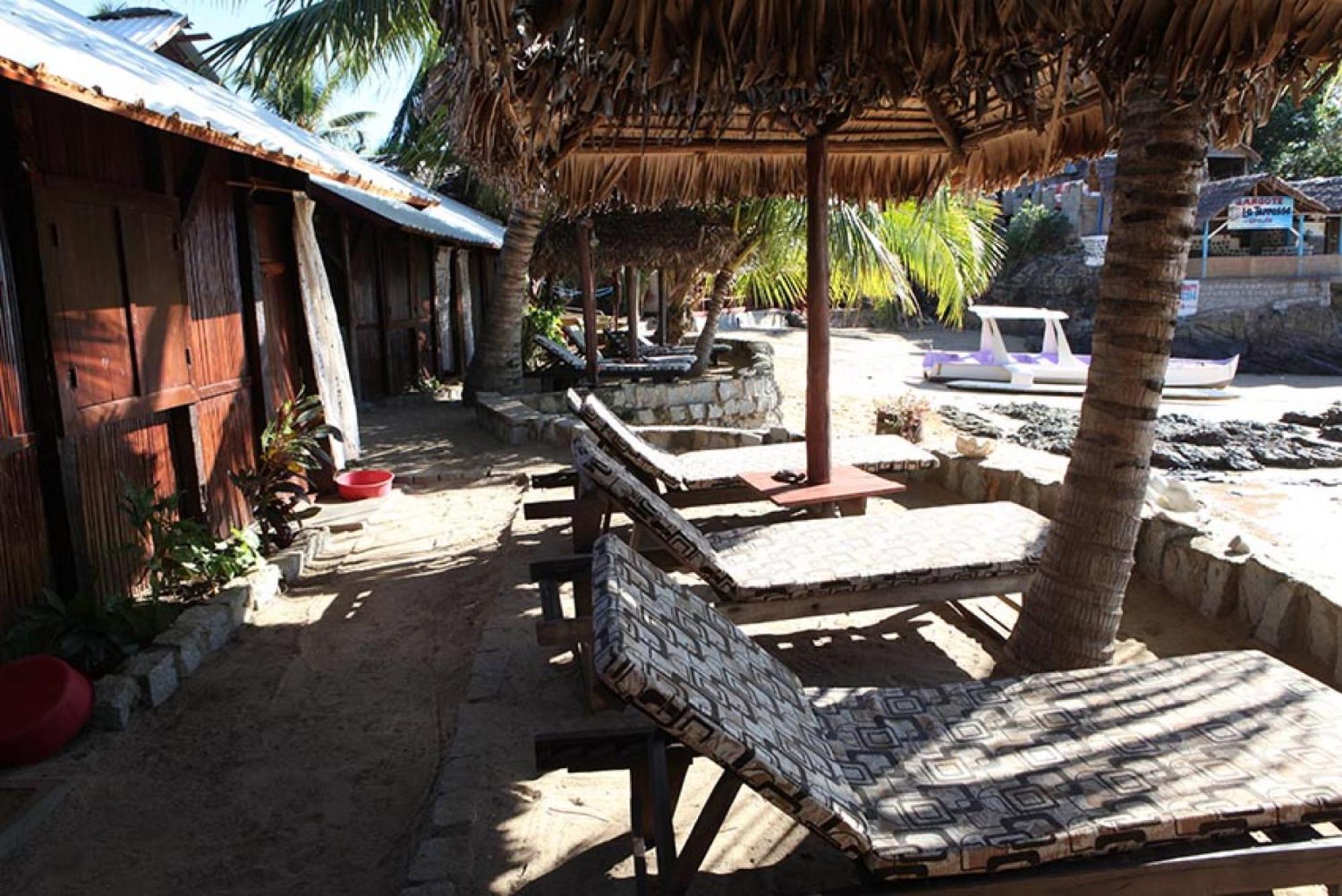 Chez Yolande Hotel Ampangorinana Екстериор снимка